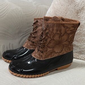 NWOT Sporto Bella Waterproof Lace Up Duck Boot